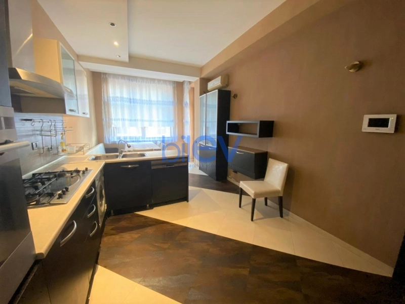 Aylıq Kirayə 4 otaqlı Yeni Tikili  220m², Bakı