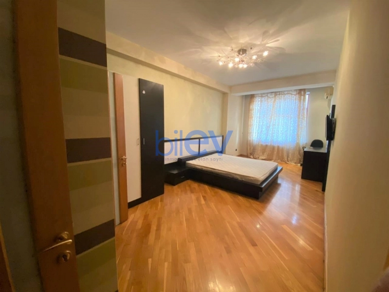 Aylıq Kirayə 4 otaqlı Yeni Tikili  220m², Bakı