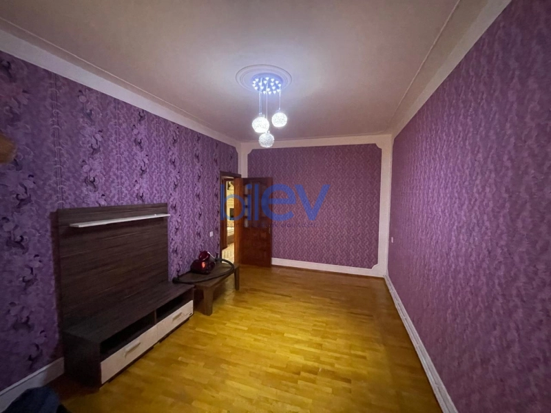 Aylıq Kirayə 4 otaqlı Köhnə Tikili bina evi  90m², Bakı
