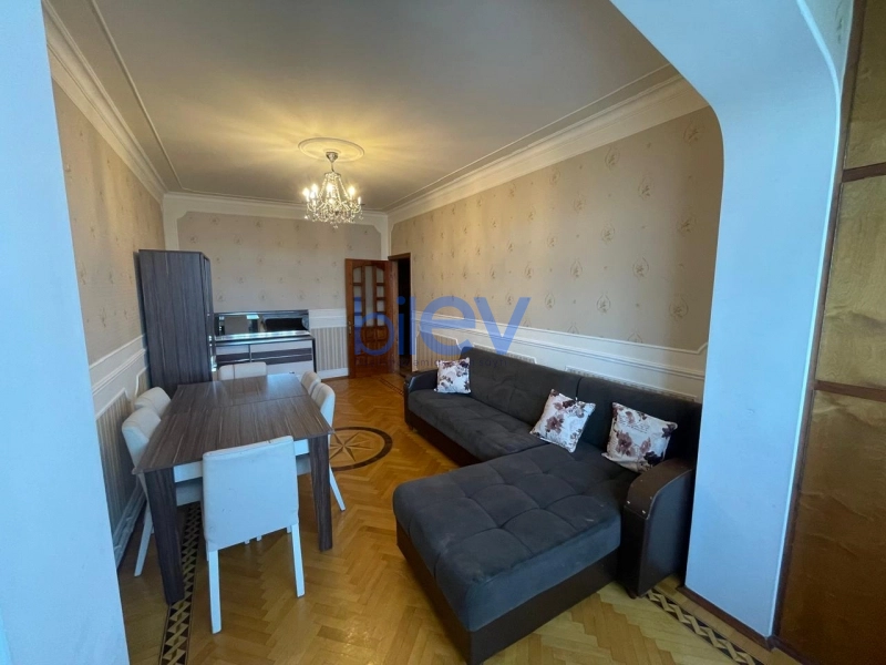 Aylıq Kirayə 4 otaqlı Köhnə Tikili bina evi  90m², Bakı