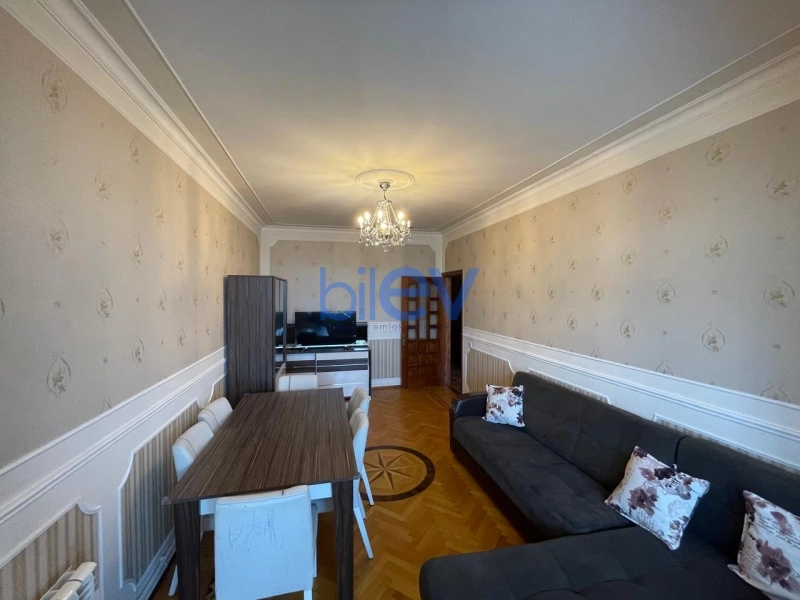 Aylıq Kirayə 4 otaqlı Köhnə Tikili bina evi  90m², Bakı