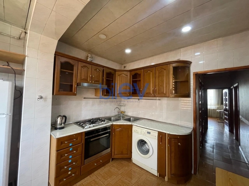 Aylıq Kirayə 4 otaqlı Köhnə Tikili bina evi  90m², Bakı