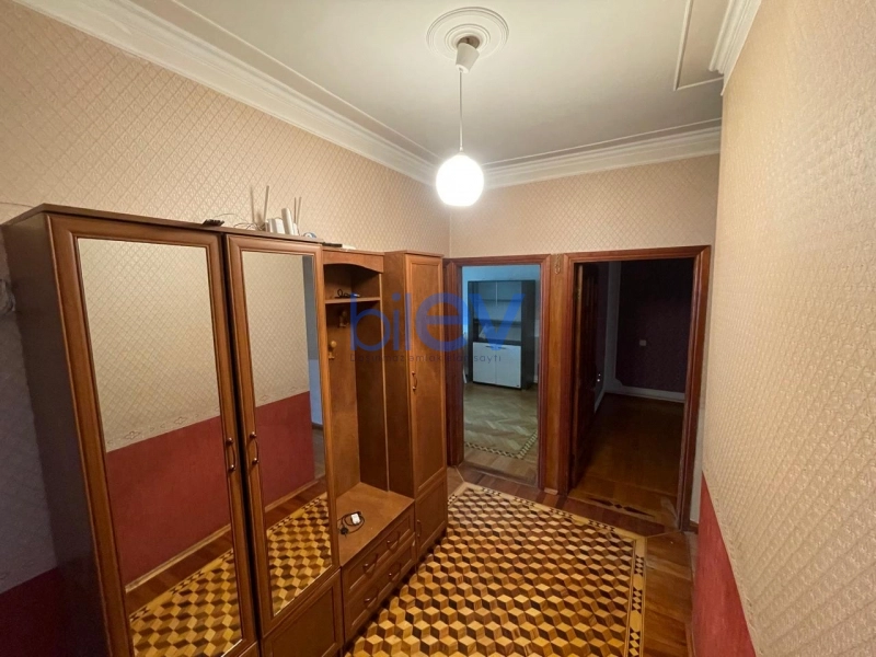 Aylıq Kirayə 4 otaqlı Köhnə Tikili bina evi  90m², Bakı