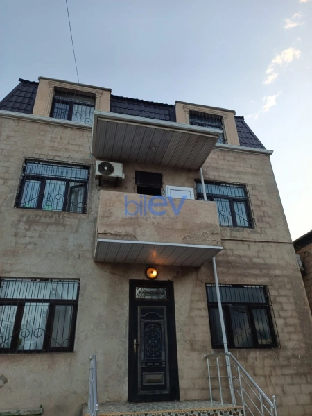 Aylıq Kirayə 4 otaqlı Həyət evi  200m², Bakı