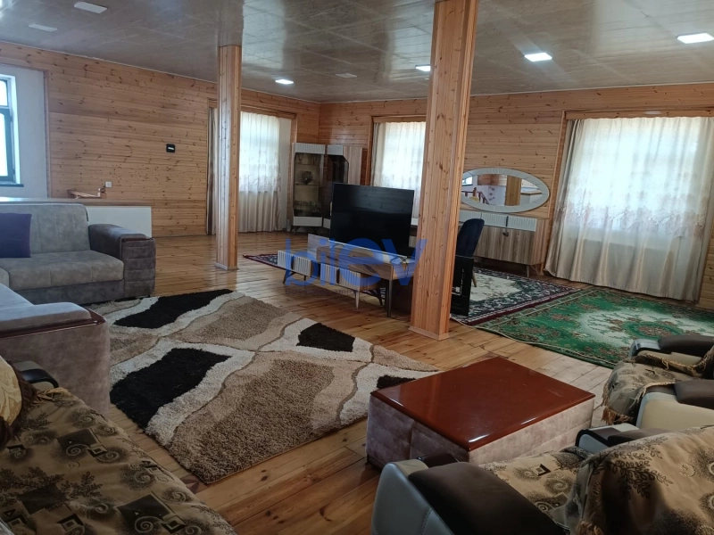 Aylıq Kirayə 4 otaqlı Həyət evi  200m², Bakı