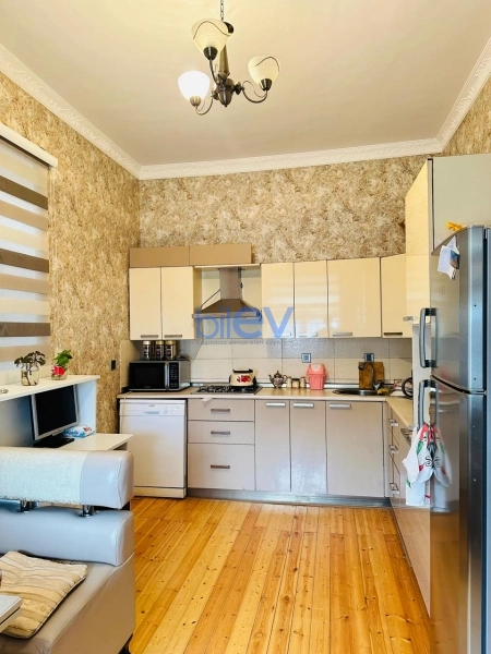 Aylıq Kirayə 5 otaqlı Bağ evi  250m², Bakı