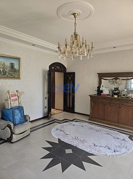 Aylıq Kirayə 3 otaqlı Köhnə Tikili bina evi  110m², Bakı