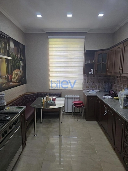 Aylıq Kirayə 3 otaqlı Köhnə Tikili bina evi  110m², Bakı