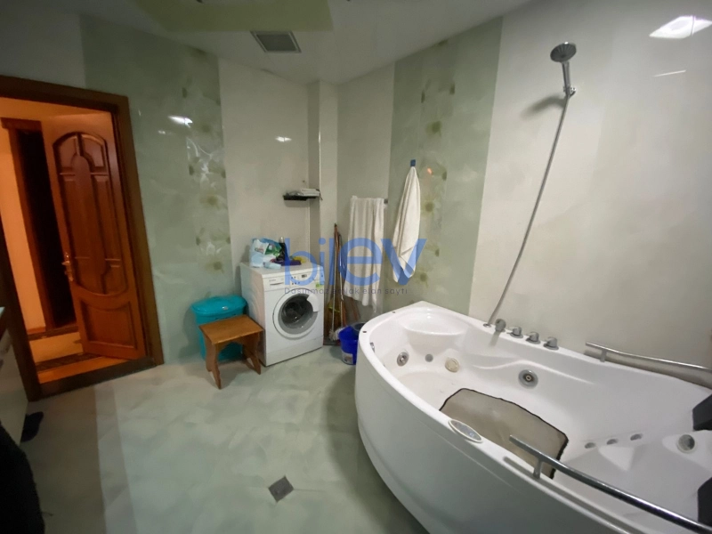 Aylıq Kirayə 5 otaqlı Həyət evi  350m², Bakı