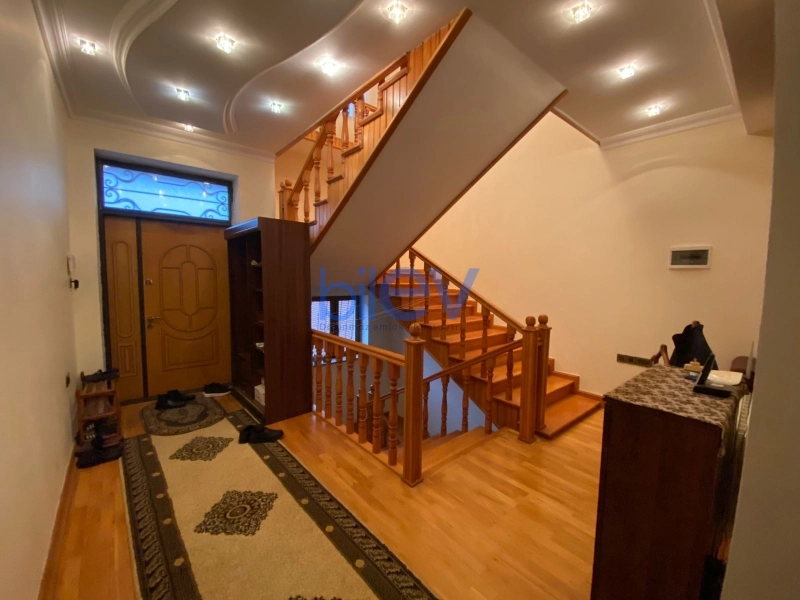 Aylıq Kirayə 5 otaqlı Həyət evi  350m², Bakı