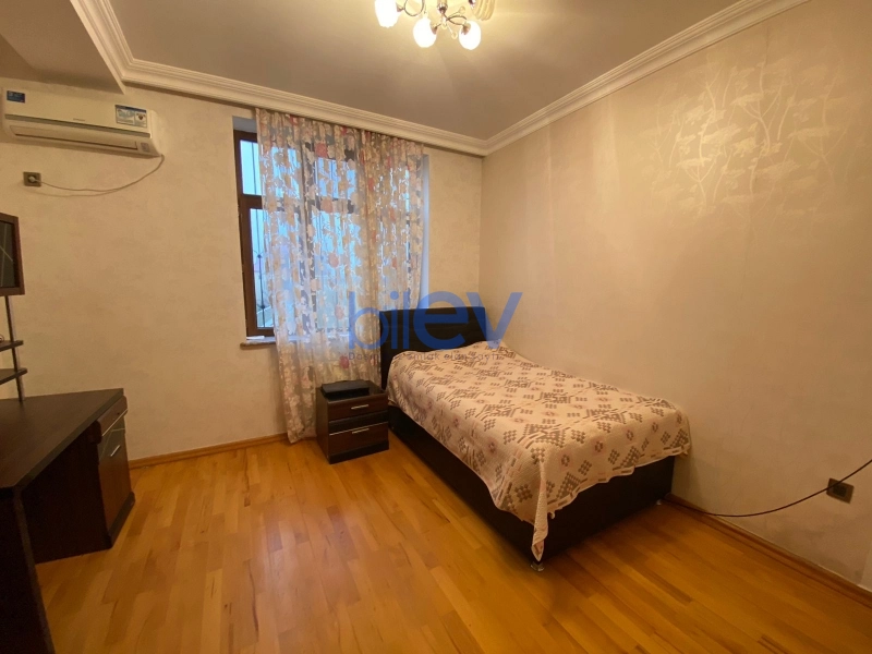 Aylıq Kirayə 5 otaqlı Həyət evi  350m², Bakı