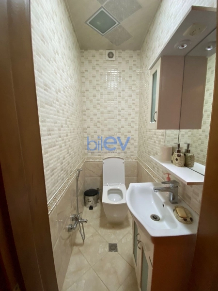 Aylıq Kirayə 5 otaqlı Həyət evi  350m², Bakı