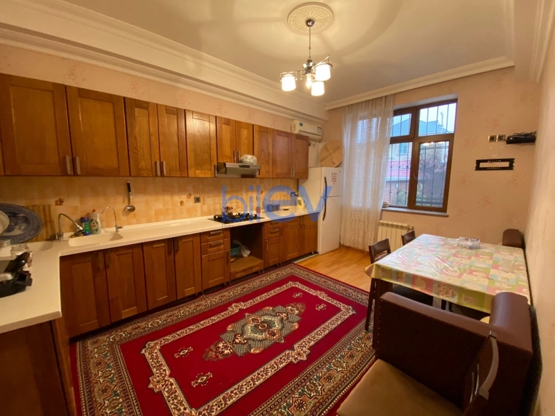 Aylıq Kirayə 5 otaqlı Həyət evi  350m², Bakı