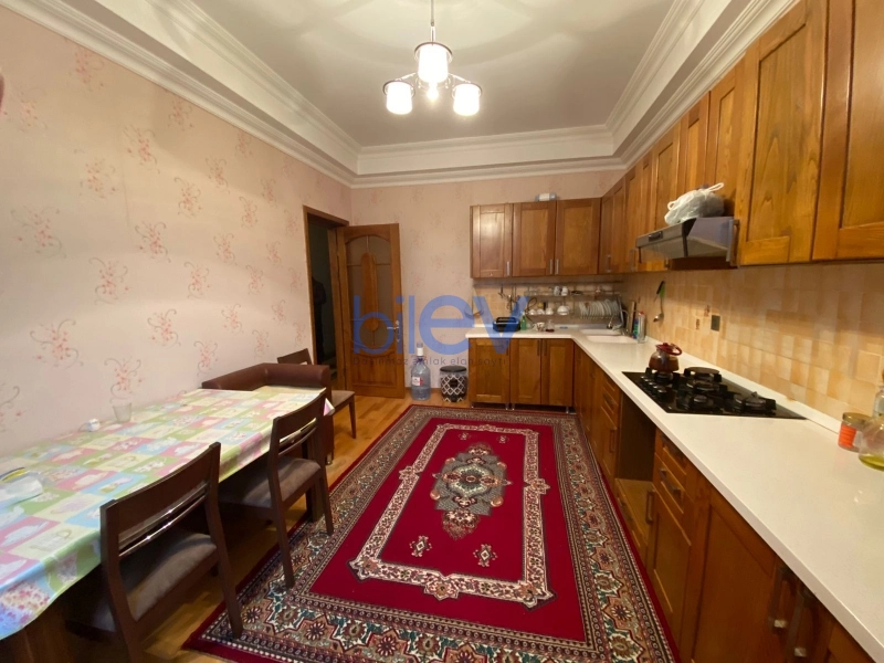 Aylıq Kirayə 5 otaqlı Həyət evi  350m², Bakı