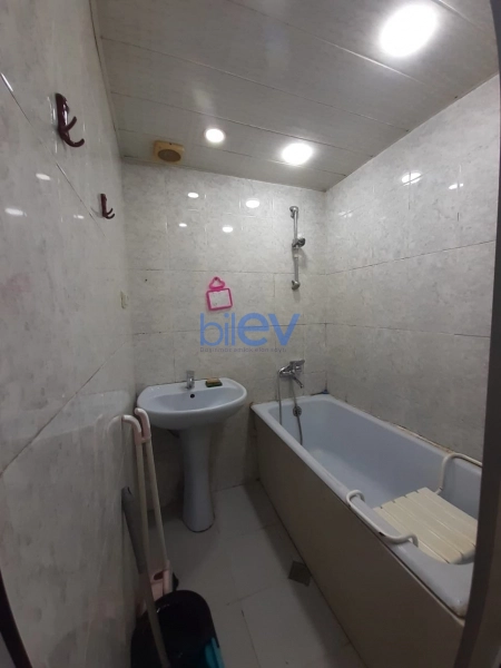 Aylıq Kirayə 3 otaqlı Köhnə Tikili bina evi  70m², Bakı
