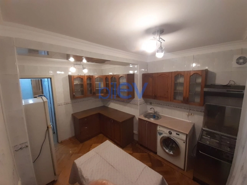 Aylıq Kirayə 3 otaqlı Köhnə Tikili bina evi  70m², Bakı