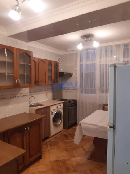 Aylıq Kirayə 3 otaqlı Köhnə Tikili bina evi  70m², Bakı