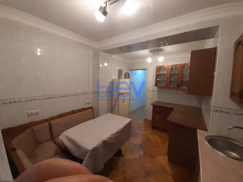 Aylıq Kirayə 3 otaqlı Köhnə Tikili bina evi  70m², Bakı
