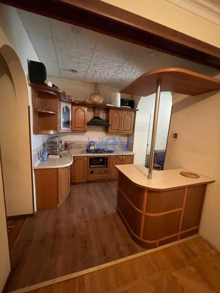 Aylıq Kirayə 3 otaqlı Köhnə Tikili bina evi  100m², Bakı