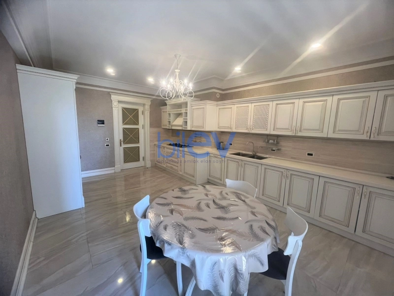 Aylıq Kirayə 4 otaqlı Yeni Tikili bina evi  230m², Bakı