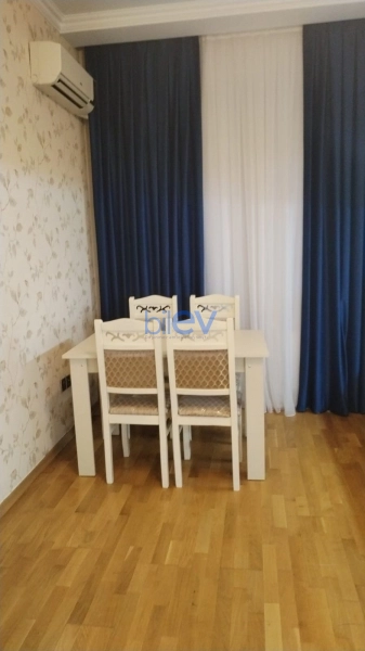 Aylıq Kirayə 3 otaqlı Köhnə Tikili bina evi  115m², Bakı