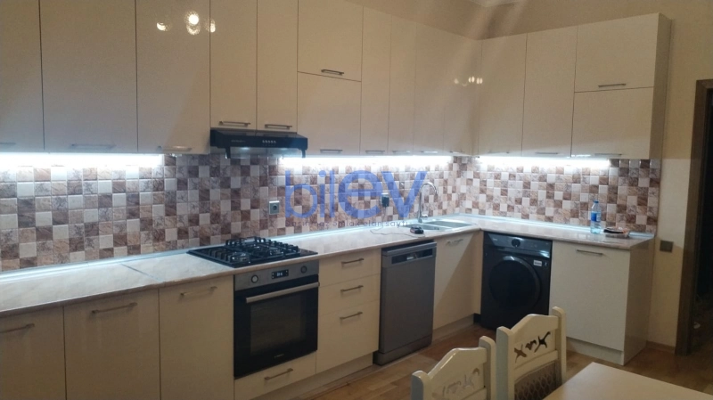 Aylıq Kirayə 3 otaqlı Köhnə Tikili bina evi  115m², Bakı