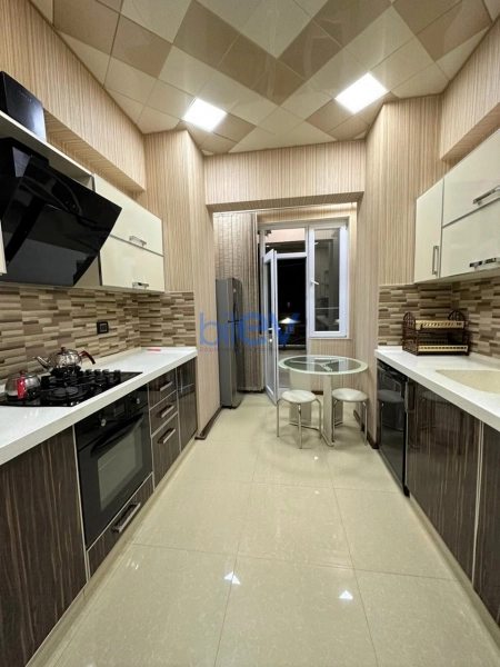 Aylıq Kirayə 3 otaqlı Yeni Tikili bina evi  110m², Bakı