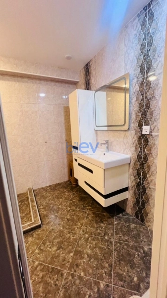 Aylıq Kirayə 3 otaqlı Yeni Tikili bina evi  120m², Bakı