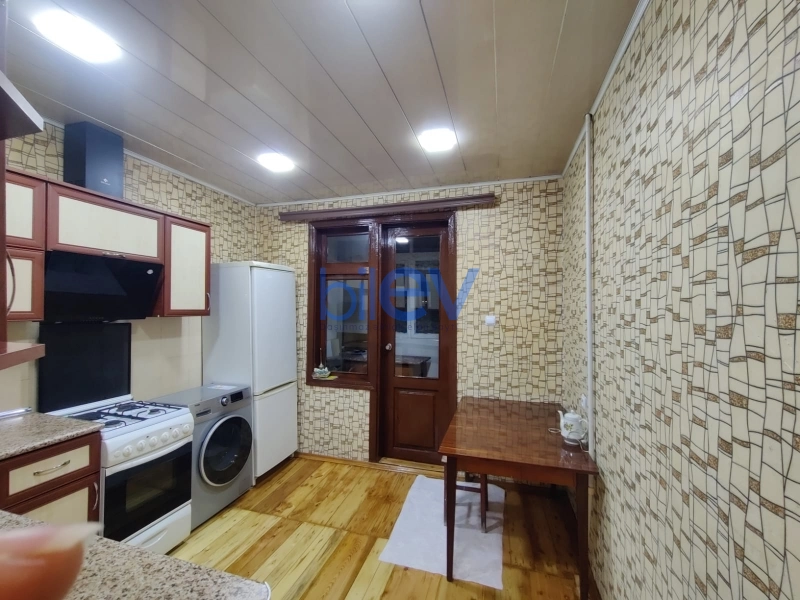 Aylıq Kirayə 2 otaqlı Köhnə Tikili bina evi  65m², Bakı