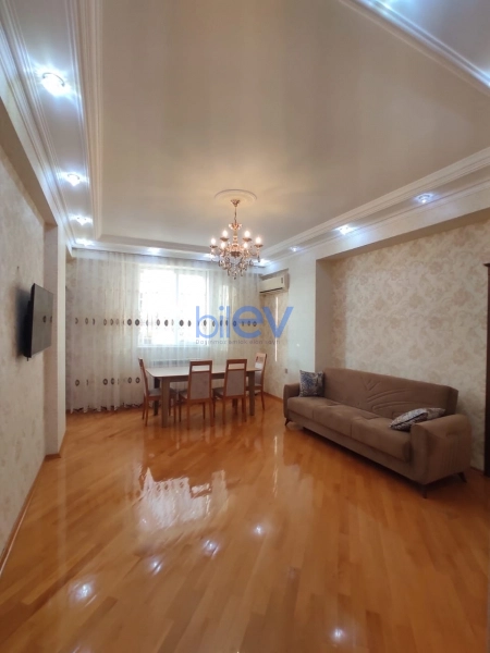 Aylıq Kirayə 3 otaqlı Yeni Tikili bina evi  90m², Bakı