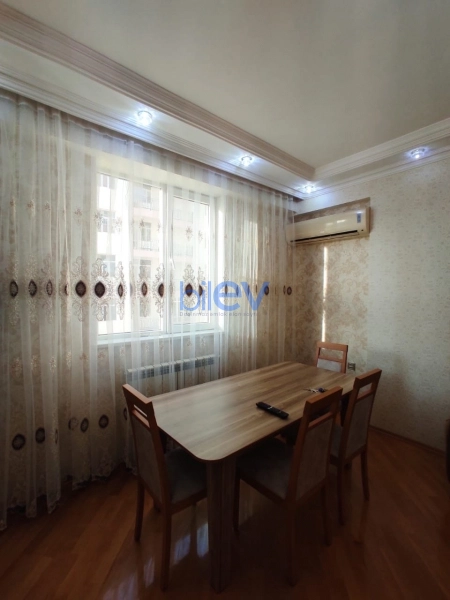 Aylıq Kirayə 3 otaqlı Yeni Tikili bina evi  90m², Bakı