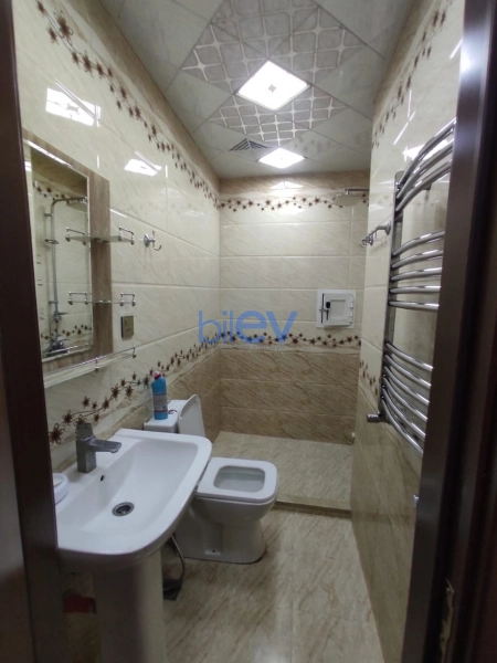 Aylıq Kirayə 3 otaqlı Yeni Tikili bina evi  90m², Bakı
