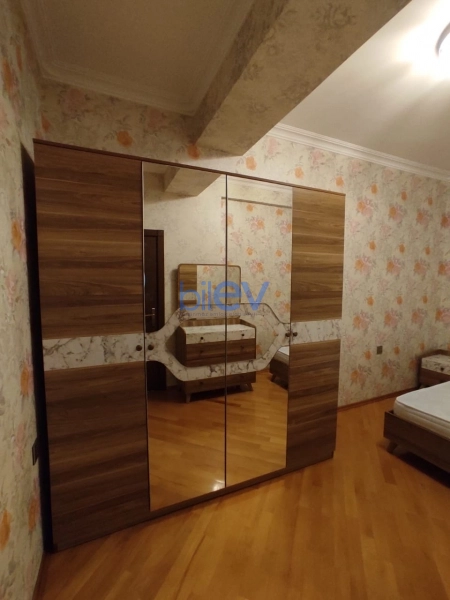 Aylıq Kirayə 3 otaqlı Yeni Tikili bina evi  90m², Bakı