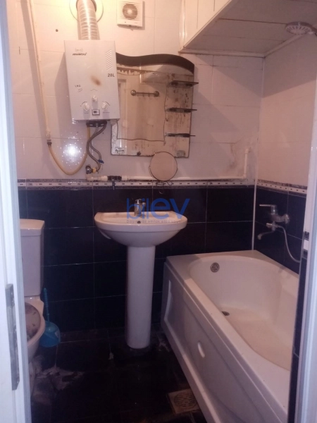 Aylıq Kirayə 2 otaqlı Köhnə Tikili bina evi  60m², Bakı