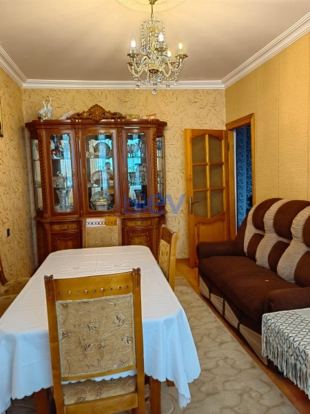 Satış 4 otaqlı Köhnə Tikili bina evi  83m², Bakı