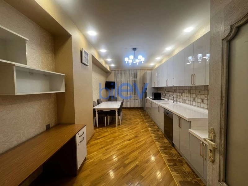 Aylıq Kirayə 2 otaqlı Yeni Tikili bina evi  100m², Bakı