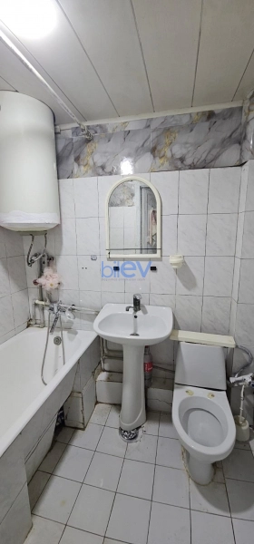 Aylıq Kirayə 1 otaqlı Köhnə Tikili bina evi  40m², Bakı
