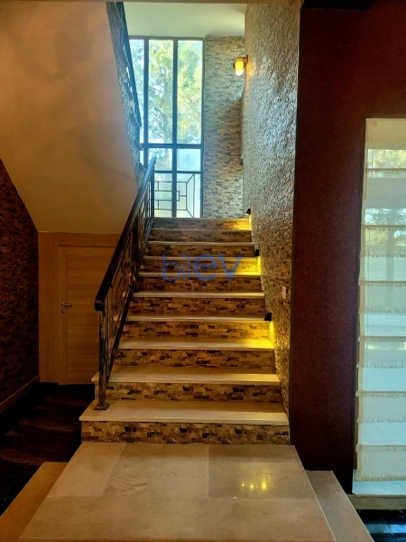 Satış 9 otaqlı Həyət evi  590m², Bakı