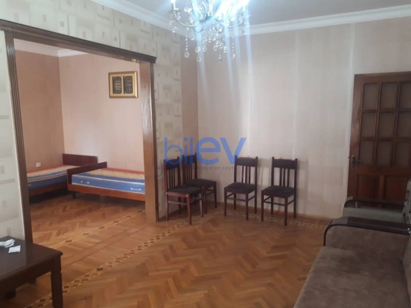 Aylıq Kirayə 4 otaqlı Köhnə Tikili bina evi  110m², Bakı