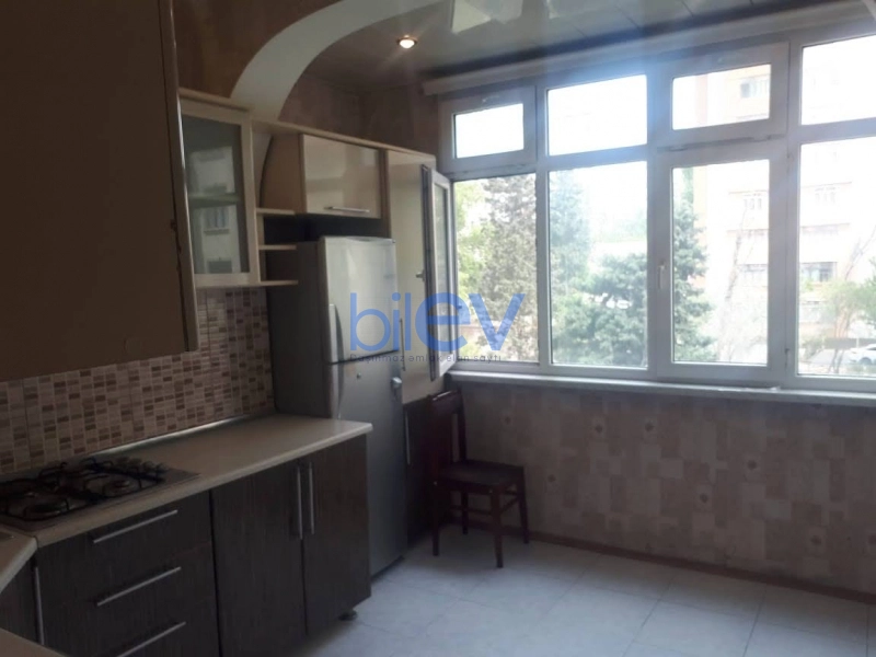 Aylıq Kirayə 4 otaqlı Köhnə Tikili bina evi  110m², Bakı