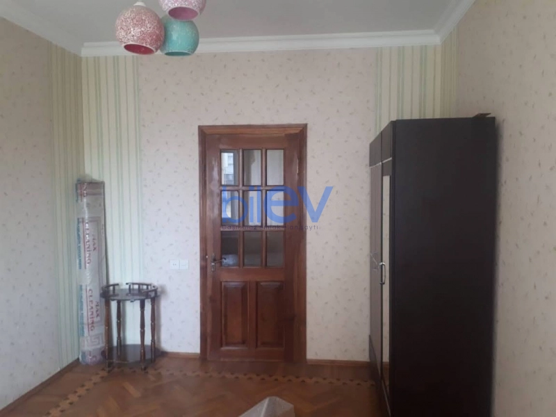 Aylıq Kirayə 4 otaqlı Köhnə Tikili bina evi  110m², Bakı