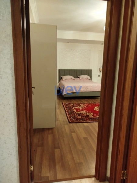 Aylıq Kirayə 2 otaqlı Yeni Tikili bina evi  90m², Bakı