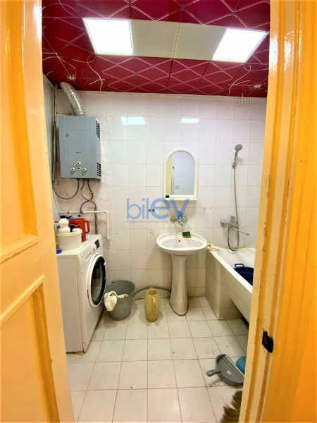 Satış 2 otaqlı Köhnə Tikili bina evi  60m², Bakı