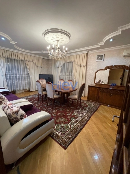 Aylıq Kirayə 3 otaqlı Yeni Tikili bina evi  140m², Bakı