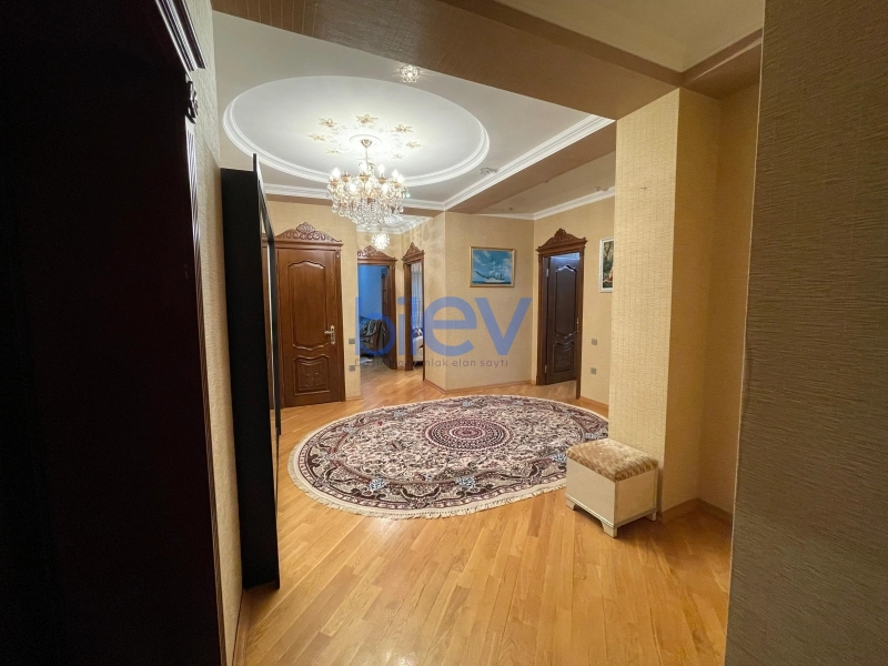 Aylıq Kirayə 3 otaqlı Yeni Tikili bina evi  140m², Bakı
