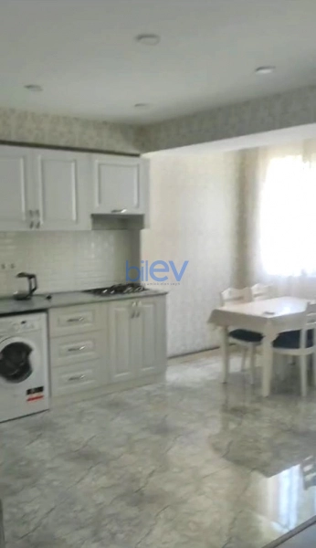 Aylıq Kirayə 3 otaqlı Köhnə Tikili bina evi  110m², Bakı