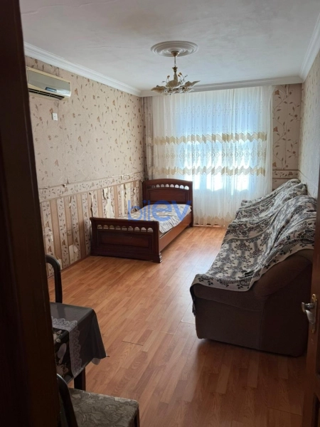 Aylıq Kirayə 3 otaqlı Köhnə Tikili bina evi  60m², Bakı