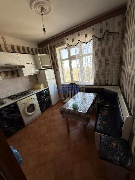 Aylıq Kirayə 3 otaqlı Köhnə Tikili bina evi  60m², Bakı