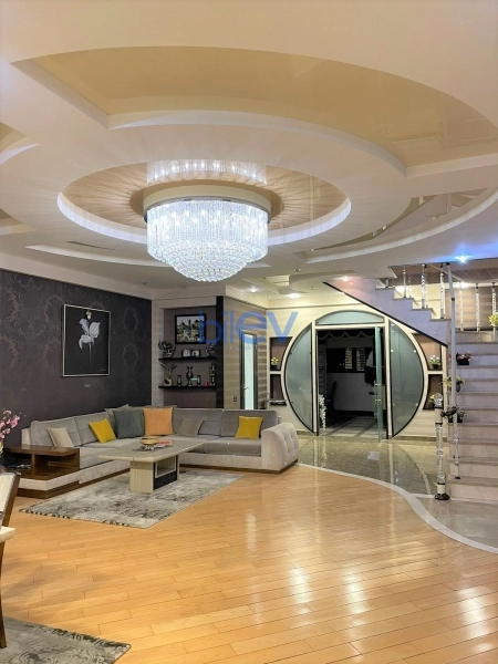 Aylıq Kirayə 4 otaqlı Yeni Tikili bina evi  260m², Bakı