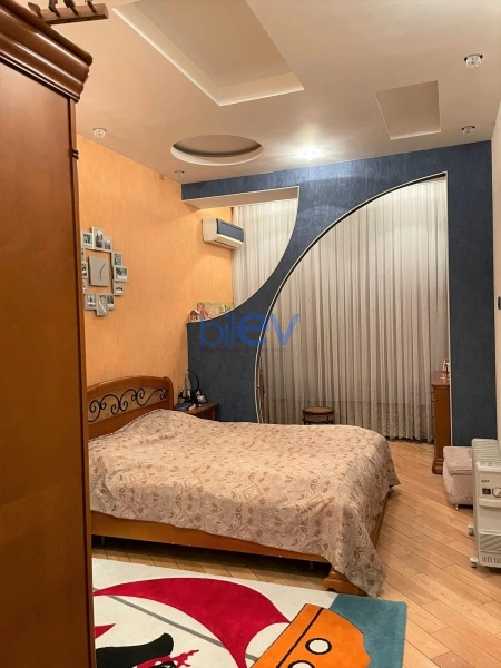 Aylıq Kirayə 4 otaqlı Yeni Tikili bina evi  260m², Bakı